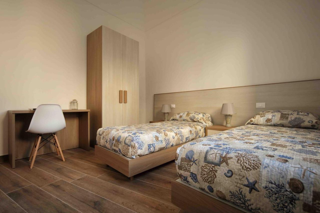 Madrice 66 Central Rooms Favignana Bagian luar foto