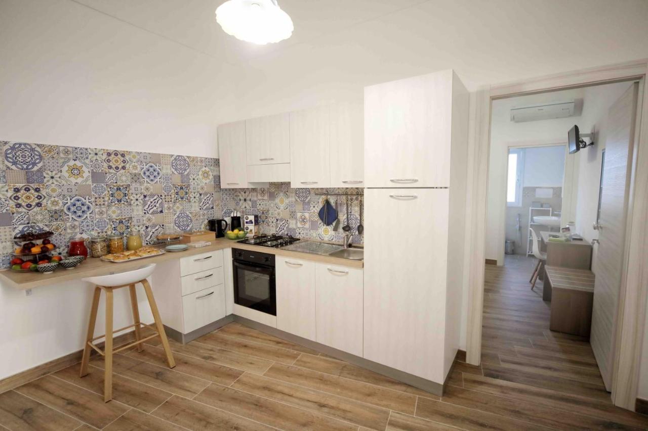 Madrice 66 Central Rooms Favignana Bagian luar foto