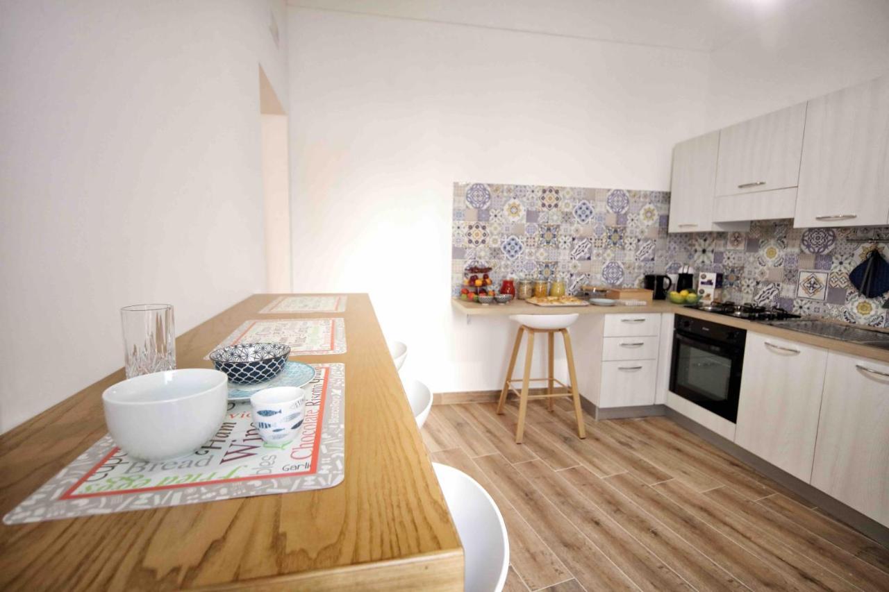 Madrice 66 Central Rooms Favignana Bagian luar foto