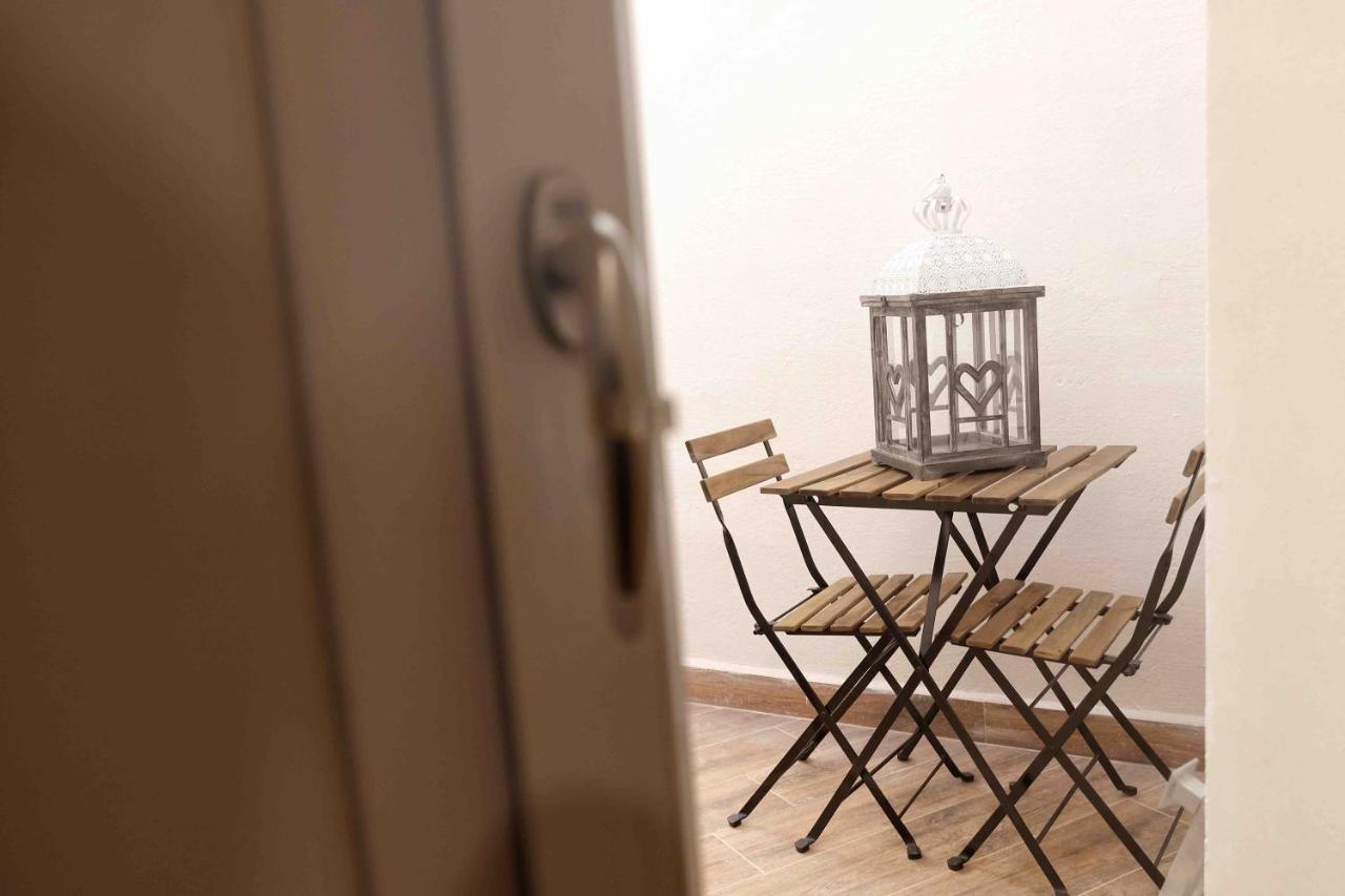 Madrice 66 Central Rooms Favignana Bagian luar foto