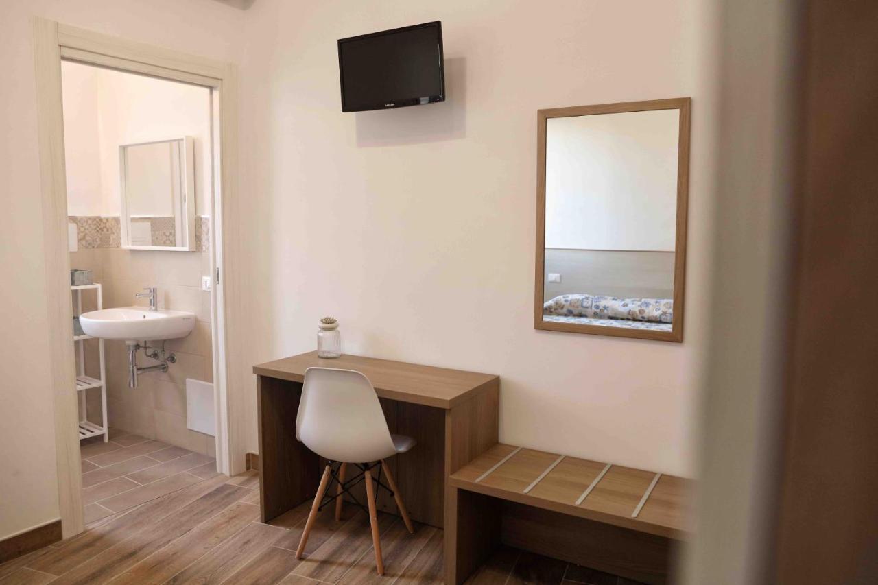 Madrice 66 Central Rooms Favignana Bagian luar foto